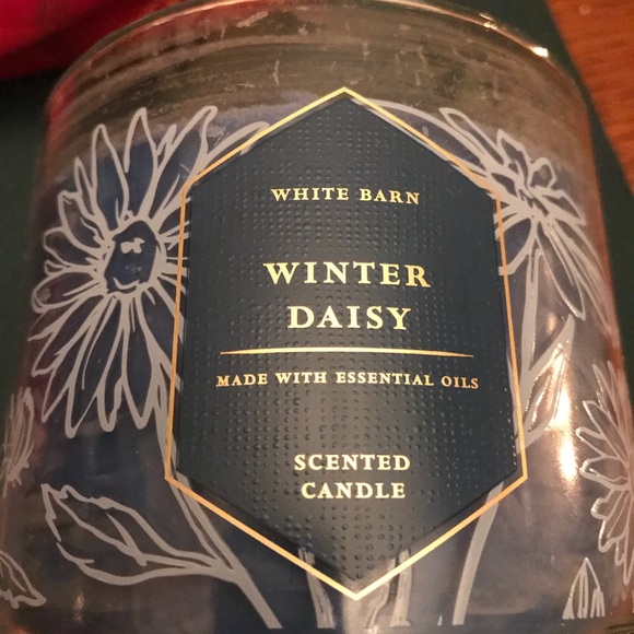 Bath & Body Works “Winter Daisy” 3 Wick Candle - Picture 4 of 4